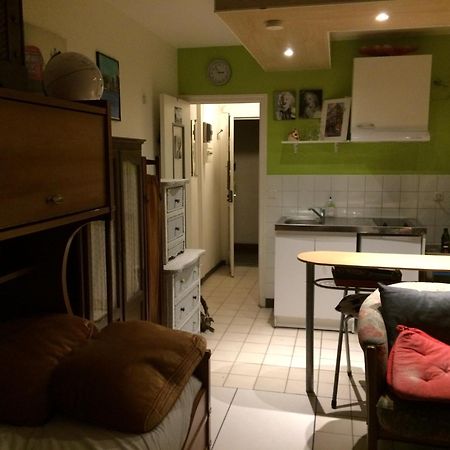 Studio Pigalle De 25 M2 - 2 Lits Simples Type Gigogne Pour 2 Personnes - Coeur Touristique De Paris - 2 Minutes De La Station Metro Pigalle ,Petit Train Vers La Butte Montmartre-Cabarets Moulin Rouge,Chez Michou-Restaurants Bouillon Pigalle,Berliner Buitenkant foto