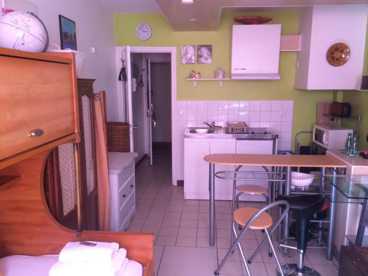 Studio Pigalle De 25 M2 - 2 Lits Simples Type Gigogne Pour 2 Personnes - Coeur Touristique De Paris - 2 Minutes De La Station Metro Pigalle ,Petit Train Vers La Butte Montmartre-Cabarets Moulin Rouge,Chez Michou-Restaurants Bouillon Pigalle,Berliner Buitenkant foto