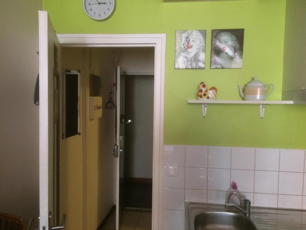 Studio Pigalle De 25 M2 - 2 Lits Simples Type Gigogne Pour 2 Personnes - Coeur Touristique De Paris - 2 Minutes De La Station Metro Pigalle ,Petit Train Vers La Butte Montmartre-Cabarets Moulin Rouge,Chez Michou-Restaurants Bouillon Pigalle,Berliner Buitenkant foto
