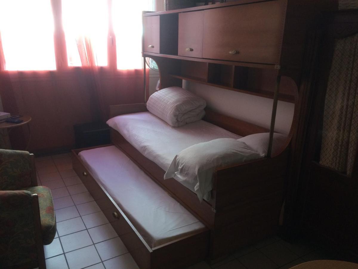 Studio Pigalle De 25 M2 - 2 Lits Simples Type Gigogne Pour 2 Personnes - Coeur Touristique De Paris - 2 Minutes De La Station Metro Pigalle ,Petit Train Vers La Butte Montmartre-Cabarets Moulin Rouge,Chez Michou-Restaurants Bouillon Pigalle,Berliner Buitenkant foto