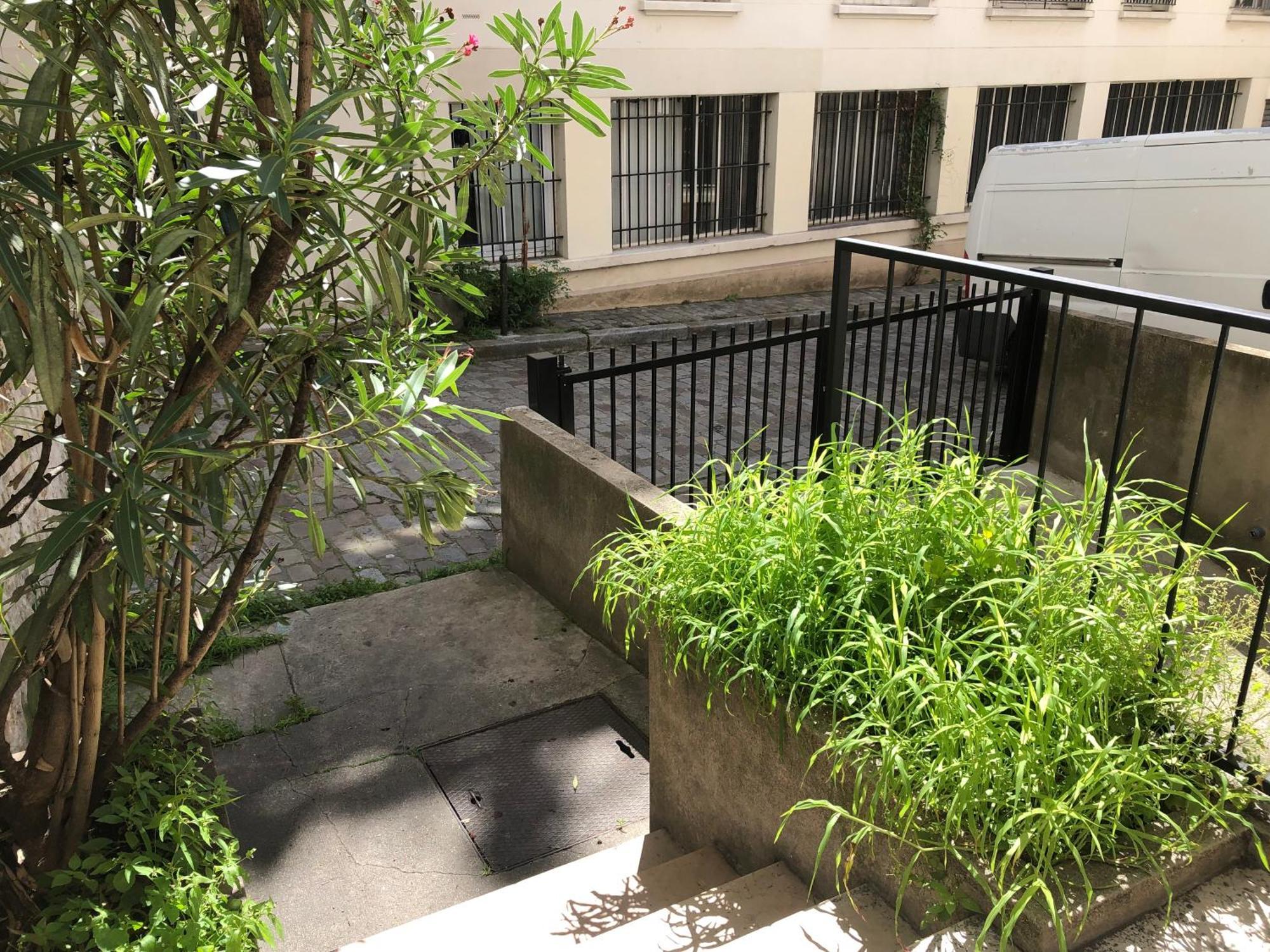Studio Pigalle De 25 M2 - 2 Lits Simples Type Gigogne Pour 2 Personnes - Coeur Touristique De Paris - 2 Minutes De La Station Metro Pigalle ,Petit Train Vers La Butte Montmartre-Cabarets Moulin Rouge,Chez Michou-Restaurants Bouillon Pigalle,Berliner Buitenkant foto