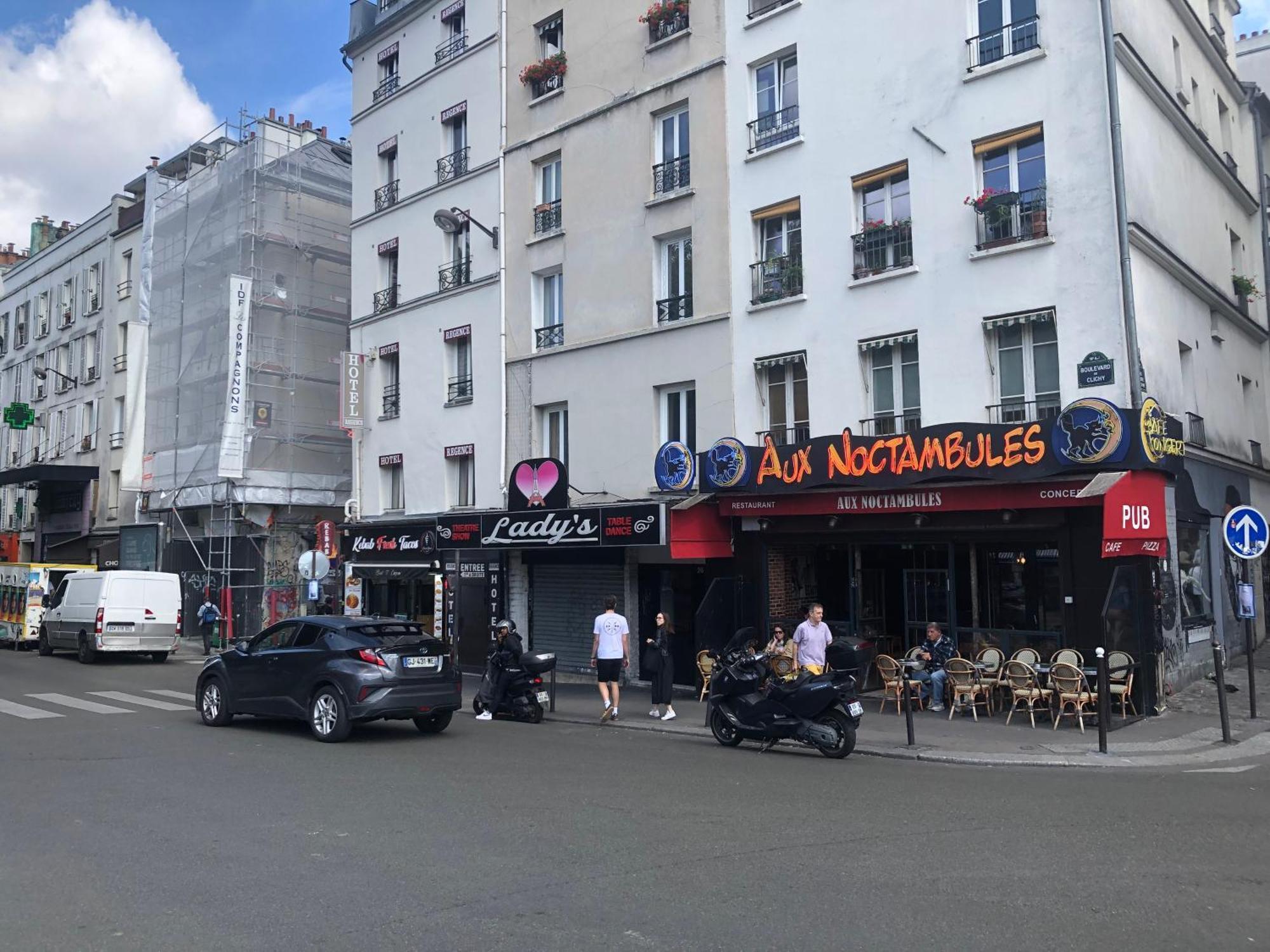 Studio Pigalle De 25 M2 - 2 Lits Simples Type Gigogne Pour 2 Personnes - Coeur Touristique De Paris - 2 Minutes De La Station Metro Pigalle ,Petit Train Vers La Butte Montmartre-Cabarets Moulin Rouge,Chez Michou-Restaurants Bouillon Pigalle,Berliner Buitenkant foto