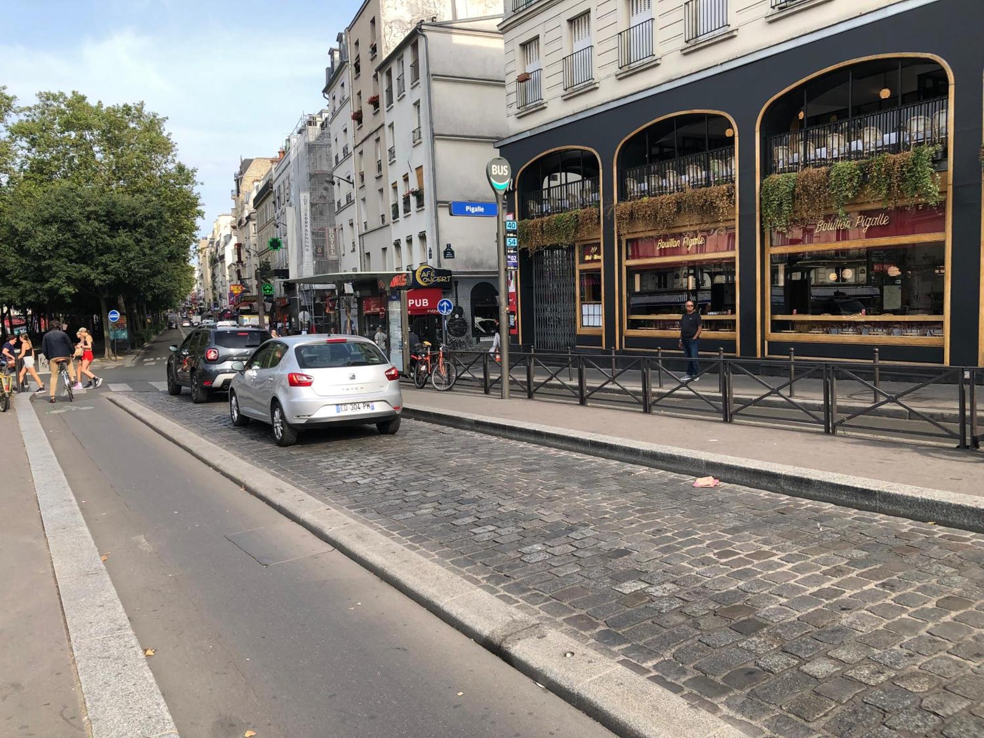 Studio Pigalle De 25 M2 - 2 Lits Simples Type Gigogne Pour 2 Personnes - Coeur Touristique De Paris - 2 Minutes De La Station Metro Pigalle ,Petit Train Vers La Butte Montmartre-Cabarets Moulin Rouge,Chez Michou-Restaurants Bouillon Pigalle,Berliner Buitenkant foto