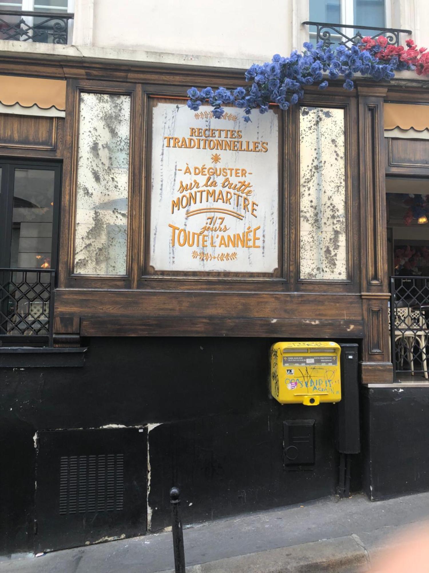 Studio Pigalle De 25 M2 - 2 Lits Simples Type Gigogne Pour 2 Personnes - Coeur Touristique De Paris - 2 Minutes De La Station Metro Pigalle ,Petit Train Vers La Butte Montmartre-Cabarets Moulin Rouge,Chez Michou-Restaurants Bouillon Pigalle,Berliner Buitenkant foto