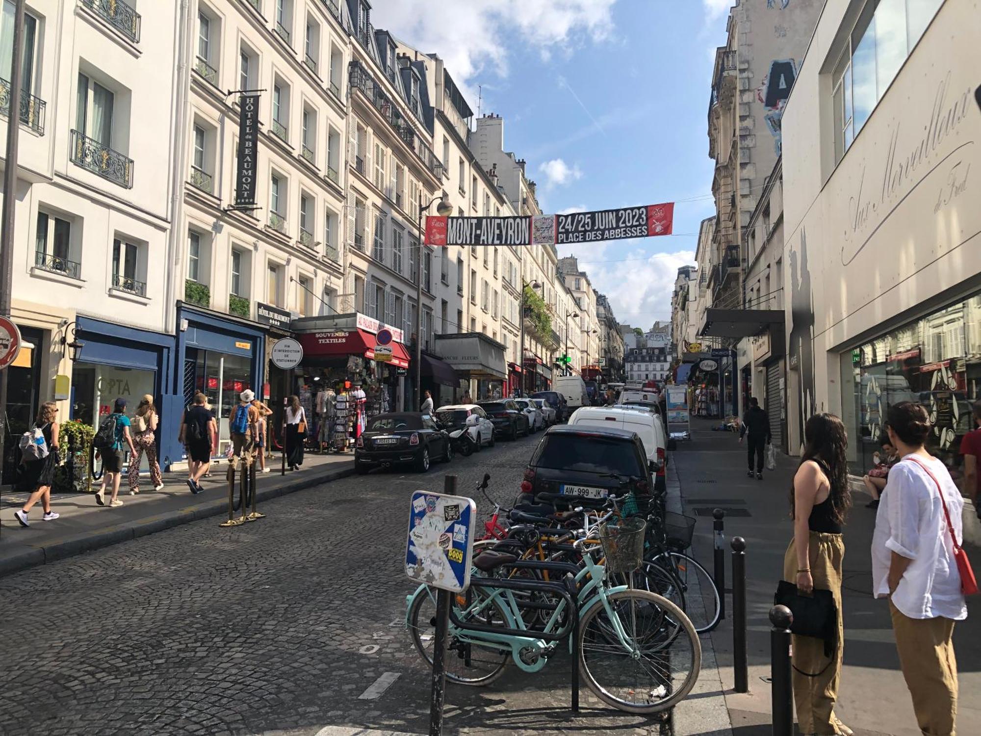 Studio Pigalle De 25 M2 - 2 Lits Simples Type Gigogne Pour 2 Personnes - Coeur Touristique De Paris - 2 Minutes De La Station Metro Pigalle ,Petit Train Vers La Butte Montmartre-Cabarets Moulin Rouge,Chez Michou-Restaurants Bouillon Pigalle,Berliner Buitenkant foto