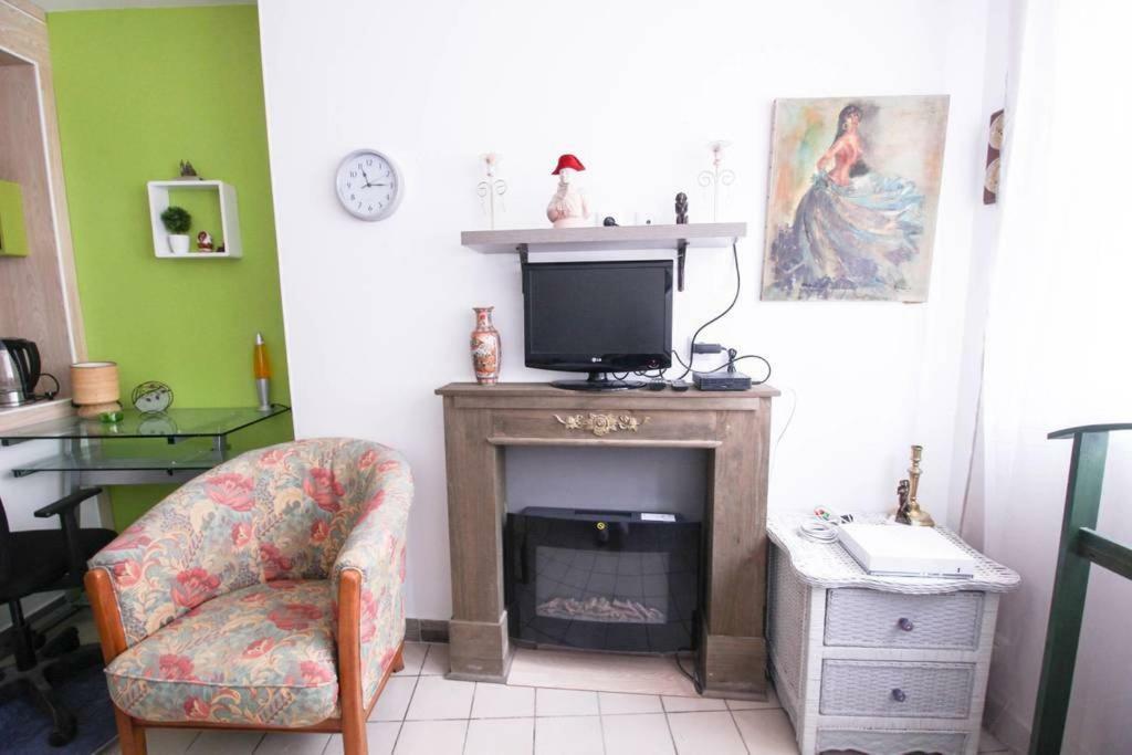 Studio Pigalle De 25 M2 - 2 Lits Simples Type Gigogne Pour 2 Personnes - Coeur Touristique De Paris - 2 Minutes De La Station Metro Pigalle ,Petit Train Vers La Butte Montmartre-Cabarets Moulin Rouge,Chez Michou-Restaurants Bouillon Pigalle,Berliner Buitenkant foto